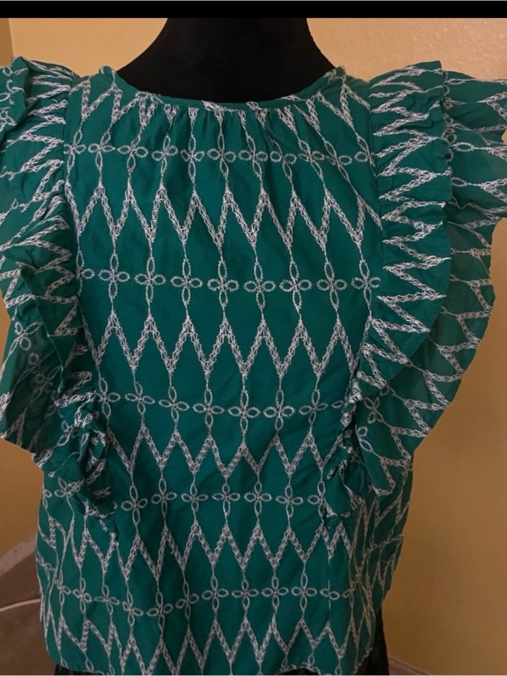 Universal Thread Green Geometric Ruffle Blouse - Picture 3 of 7